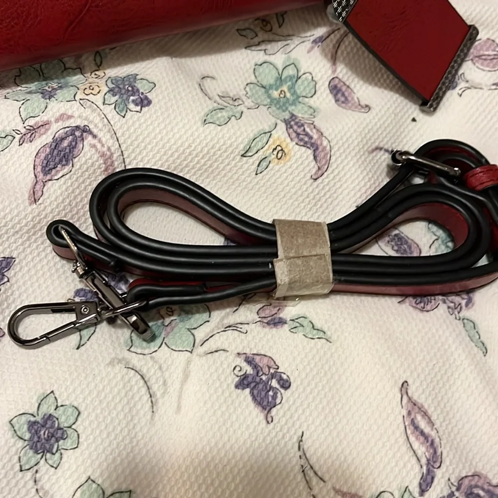 NWOT red (faux?) leather tote with zipper and pockets. - Picture 3 of 10